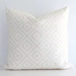 Lovely beige geometric cushion made from outdoor and in an elegant square size.