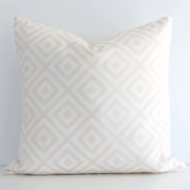 Lovely beige geometric cushion made from outdoor and in an elegant square size.