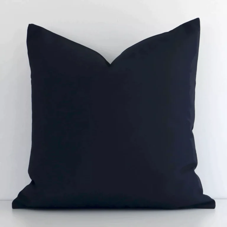 Lovely black solid-coloured cushion made from outdoor fabric and in an elegant square shape.