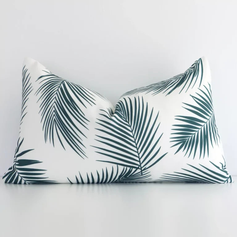 Gorgeous outdoor rectangle cushion in a green colour. It has a charming palm style.