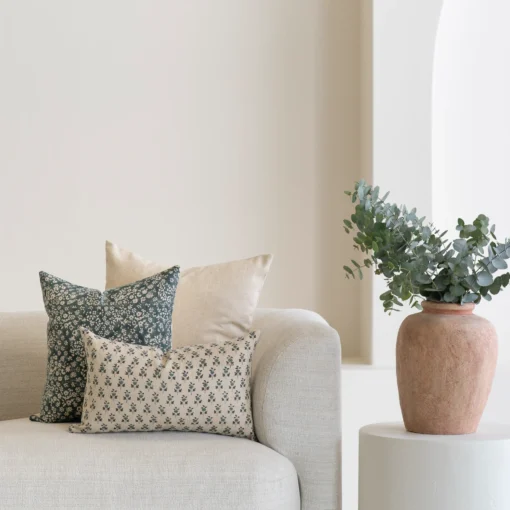 5 sofa cushions from the Sable set are showcased on a natura-coloured sofa.